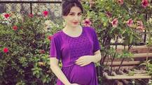 Mom-to-be Soha Ali Khan's latest BABY BUMP pic will brighten up your day!