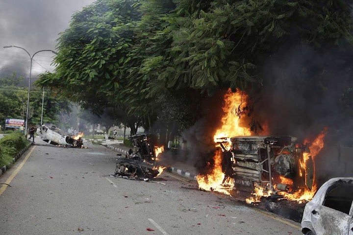Panchkula town was virtually under siege by the rampaging Dera followers who had a free run as they vastly outnumbered the police and security personnel. More than 100 vehicles were set on fire by the rampaging mobs. Several government and private buildings were also damaged and some torched.