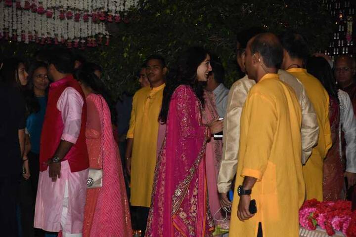 Coming back to the Ambani's bash, she kept her makeup and hair minimal(Photo: Manav Manglani)