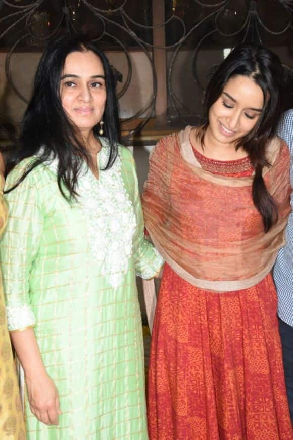 Shraddha Kapoor is the daughter of Shakti Kapoor and Shivangi Kapoor, who's the real sister of Bolywood actress Padmini Kolhapure. Shraddha clad in a simple red anarkali seen here posing with her Mausi Padmini who wore a green salwar-suit