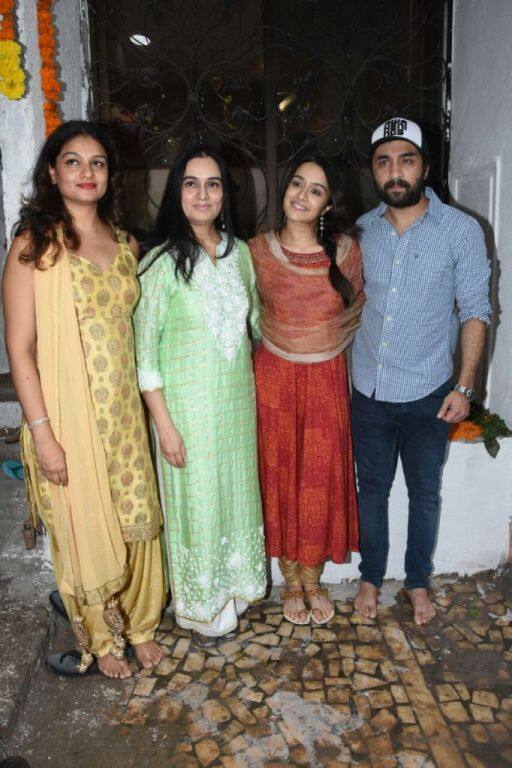 Shraddha with aunts Tejaswini and Padmini and her brother Siddhanth