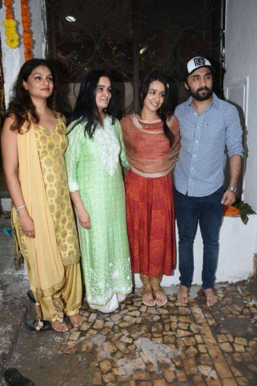 Shraddha with aunts Tejaswini and Padmini and her brother Siddhanth