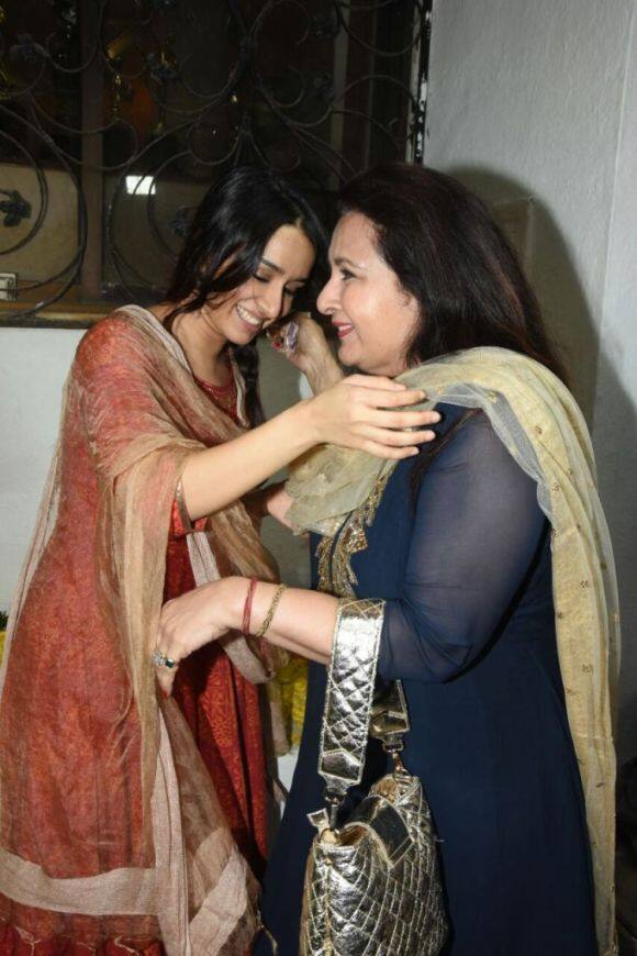 Shraddha greeting guests
