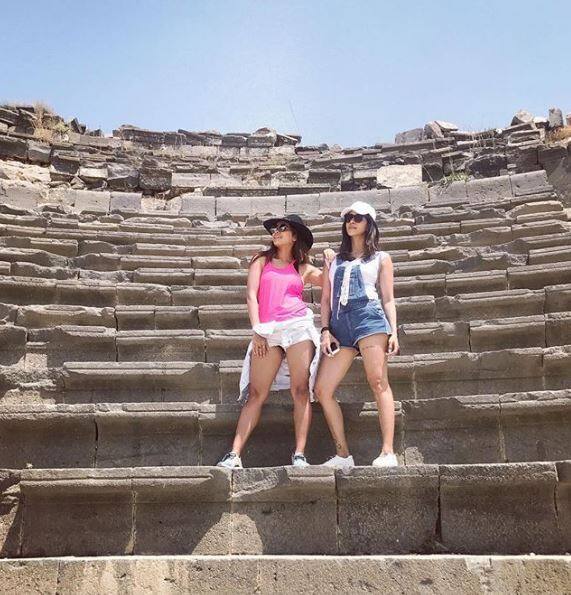Asha & Kishwer(Photo: Instagram)