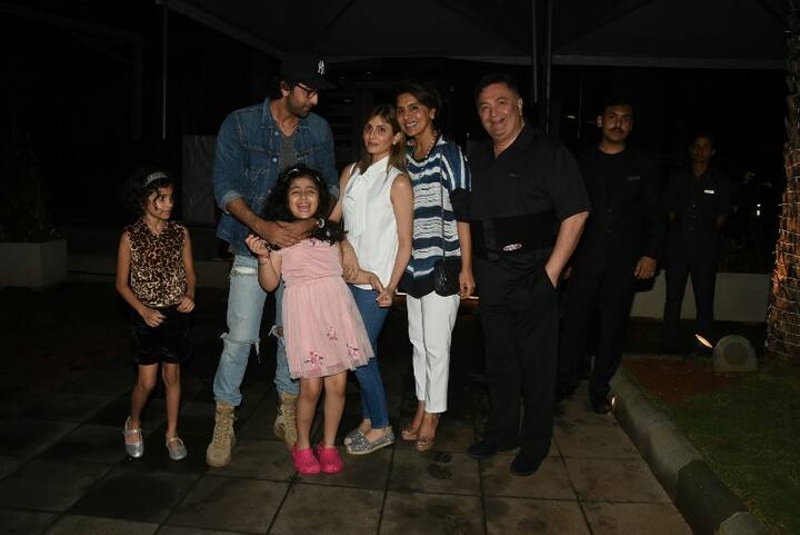 The family even posed for the paparazzi after dinner and looks absolutely picture perfect.