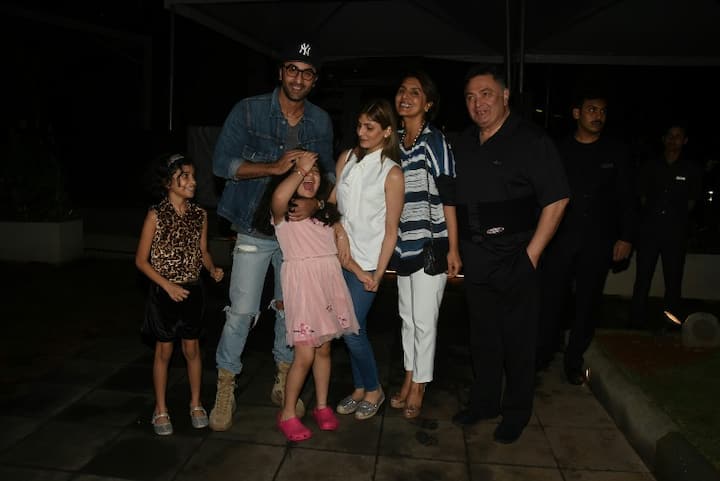 We simly loved the Kapoors posing together as it was a rare sight