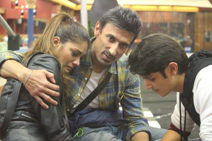 Rahul Dev was much loved during his stint on 'Bigg Boss 10' where he was mostly playing the peace maker for his co-contestants. He developed a special bond with the young & famous TV actor Rohan Mehra who reminded him of his son Sidhant