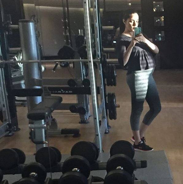 Celina has been sharing some motivational pregnancy pictures which will surely inspire expecting mothers. Few days ago, she shared a gym selfie in which she is confidently flaunting her baby bump.(Photo: Instagram)
