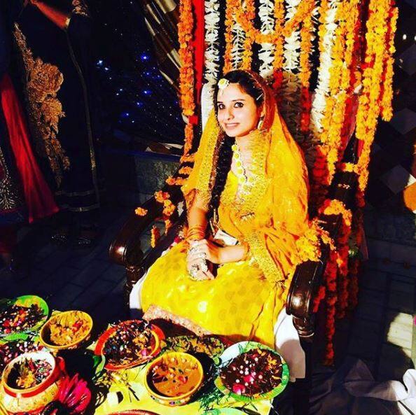 Another picture from the rituals in which Heena is looking absolutely gorgeous in a traditional yellow outfit. (Photo: Instagram @anasrashid2016)