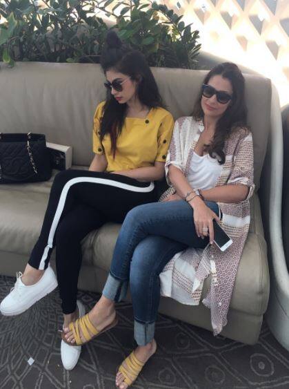 The actress chilling with her friend