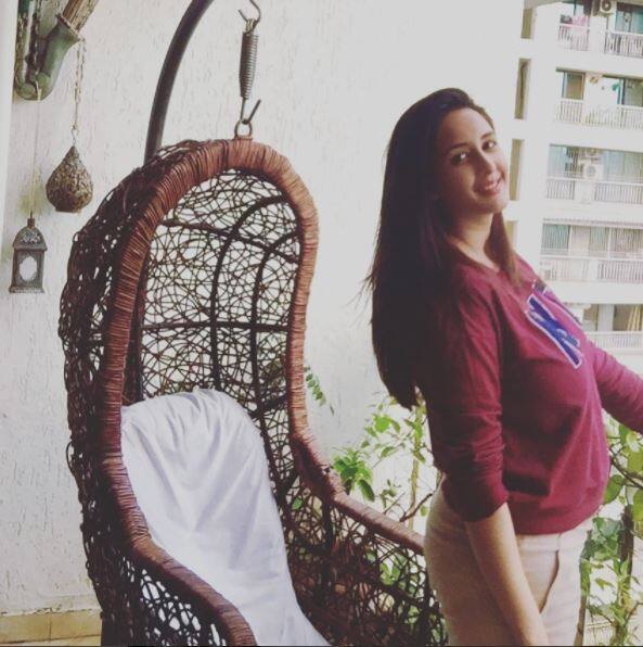 Chahatt often shares pregnancy tips on social media, she shared this pic with a message: For to be moms Once u get sick in pregnancy it takes a v long time to recover since the immune system is low at this point, haven't yet recovered myself ,to all moms to be pls take extra care of ur self also try n wear a pollution mask while talking to strangers or going out to a public places be protected then being sick #chahattkhnnababytips #chahattkhnna