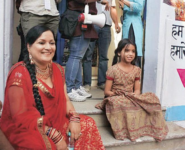 A pic of Sparsh on the sets of the short-film 'Meena' with veteran actor Himani Shivpuri. The film is based on on 'human trafficking in India'.(Photo: Web)