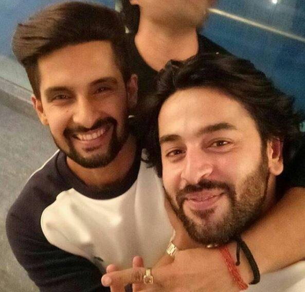 'Khatron Ke Khiladi 8' contestant Ravi Dubey posing with 'Balika Vadhu' fame Shashank Vyas.(Photo: Instagram)