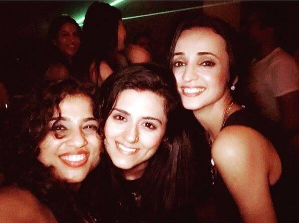 RJ Malishka with Ridhi Dogra and Sanaya Irani. (Photo: Instagram)