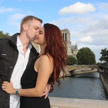 'Nach Baliye 8' couple Aashka Goradia & fiance Brent Goble's romantic KISS at Eiffel Tower!