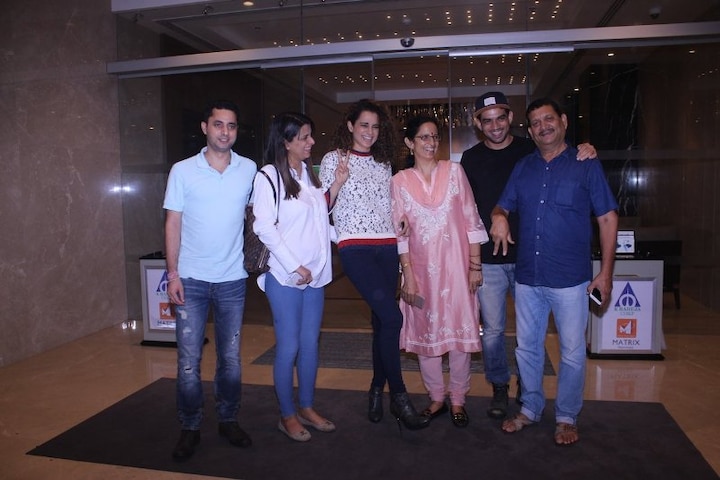 Her entire family, including parents, brother, sister and her husband dined out together spending some quality time over dinner