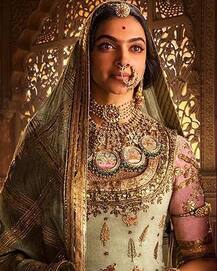 OH BEAUTY! These LEAKED PICS of Deepika Padukone from 'Padmavati' will leave you more EXCITED for the film!
