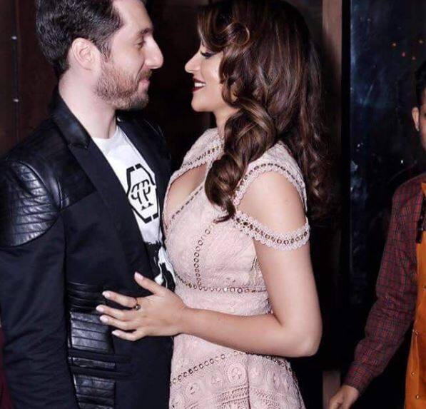 James' lady-love Shama also shared an adorable pic with beau in which they are sharing a romantic kiss at the birthday bash. (Photo: Instagram)