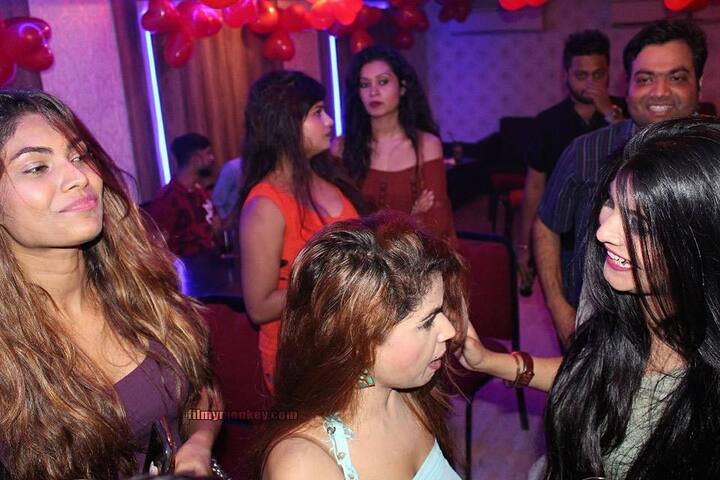 Lokesh with Lopamudra Raut, Manu Punjabi & others at Naveen Prakash's birthday. (Pic: Naveen Instagram)