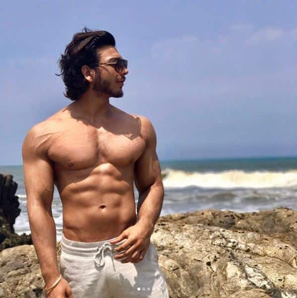 Sonarika's boyfriend Vikas has a perfect body with 6 pack abs and loves to flaunt it too.