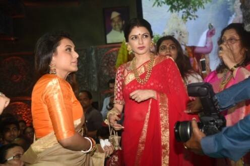 The two Bollywood beauties indulged in a chit-chat session too while cameras felt blessed capturing them together