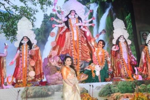 Rani Mukerji at Juhu Durga Puja