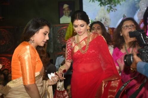 Rani was then seen welcoming Bhagyashree who looked like Goddess herself clad in bright red saree