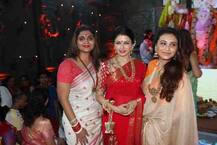 Bong-beauty Rani Mukerji reunites with her 'Saawariya' co-star Ranbir Kapoor at Durga Puja!