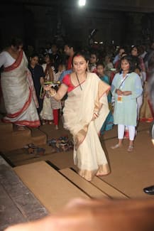 SEE PICS: Rani Mukerji celebrates the traditional SINDOOR KHELA at Durga Puja Pandal on Vijayadashami