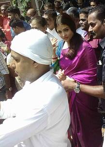 IN PICS: Aishwarya Rai & daughter Aaradhya Bachchan look GORGEOUS in their traditional wear at Durga Puja celebrations!