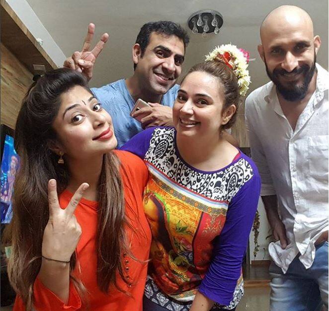 Malini with sister Shalini, brother-in-law Rohit Sagar(in blue shirt) and husband Ajay Sharma.