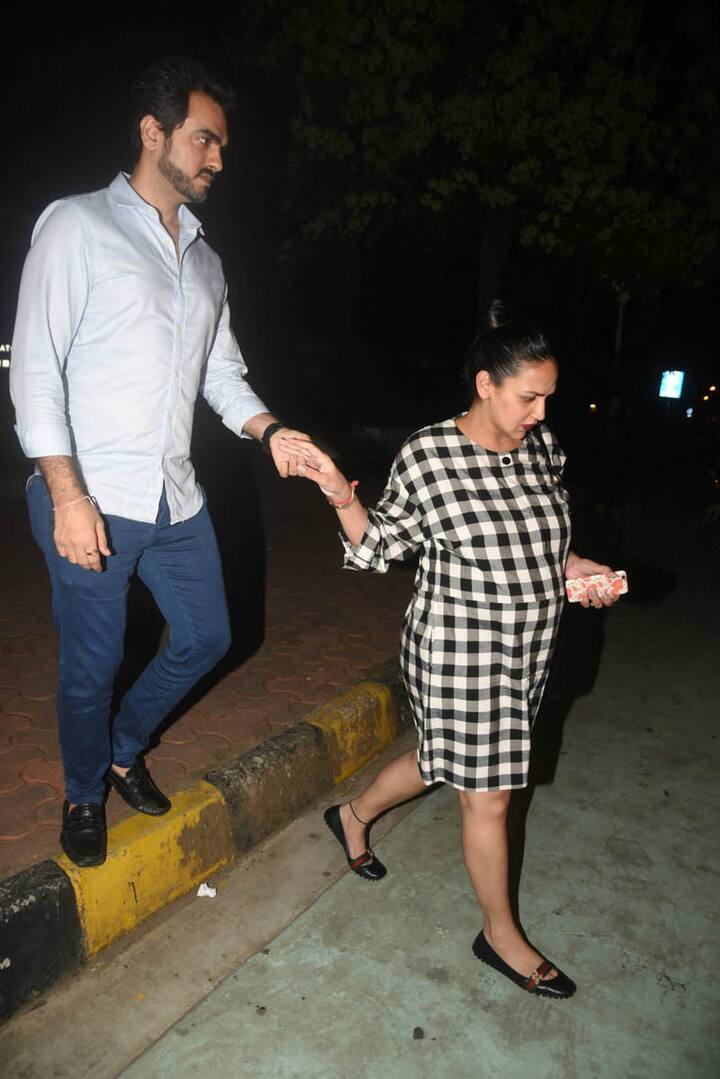 The actress, who is in her final trimester, was flaunting her huge baby bump looking beautiful in a black & white checkered dress. (Photo: Manav Manglani)