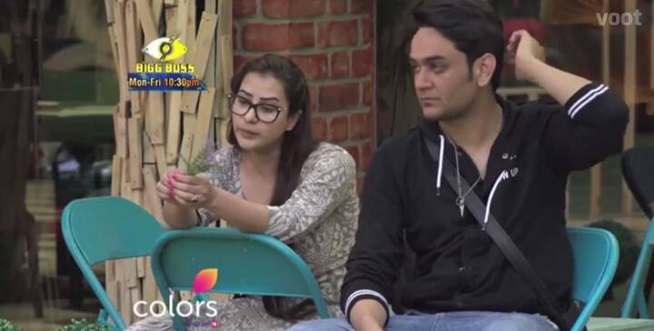 The two TV personalities can be seen locking horns with each other other in every episode over their old issue regarding the ouster of the Shilpa from 'Bhabhiji Ghar Par Hain' last year. But, the actress recently indulged into a catfight with co-contestant Hina Khan. [PIC CREDIT: COLORS]