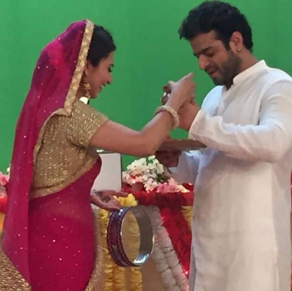Divyanka who share a great chemistry with her onscreen hubby Karan Patel in her hit show has celebrated Karwa Chauth many times on screen