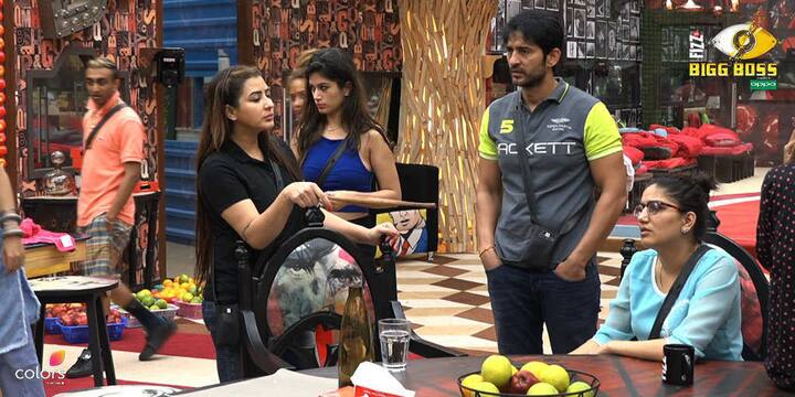 Seems like, after this incident, Vikas and Hina got into an ugly fight.  Stay tuned for more updates! (PIC CREDIT: COLORS)