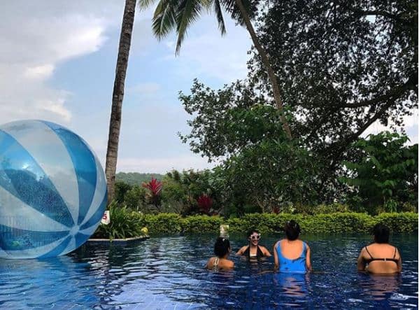 She posted this pic in which her friends can be seen chilling in the pool. She captioned it as, 