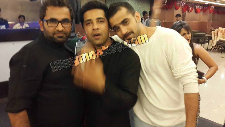Puneesh with 'Sarkaar Ki Duniya' friends at his wedding. (Pic: Instagram)