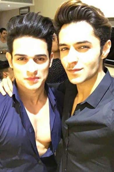 Priyank is also friends with Vikas' actor brother Siddharth Gupta. Siddharth has posted this pic with Priyank wishing him luck for 'Bigg Boss 11'. He captioned it as,