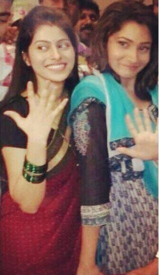 Aparna posing with 'Pavitra Rishta' lead actress Ankita Lokhande on the sets. (Photo: Instagram)