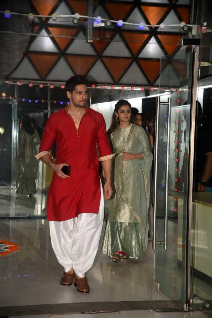 Here are the pictures of alleged lovebirds Alia Bhatt & Sidharth Malhotra spotted together...(Photo: Manav Manglani)