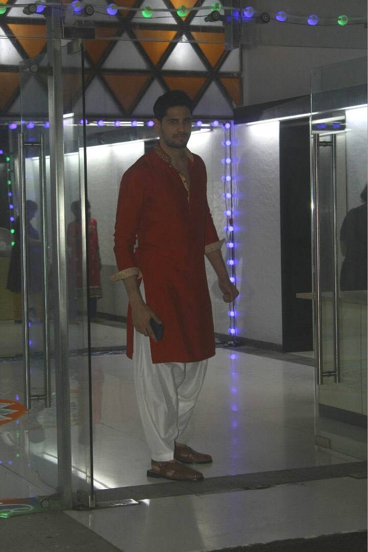 Sidharth looked dapper in a red kurta and white pyjamas. (Photo: Manav Manglani)