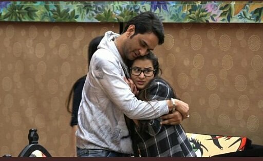 But, ever since Vikas became the captain, Shilpa's behaviour towards him changed. Recently, Vikas & Shilpa even hugged it out and are now cordial with each other. (Photo: Twitter)