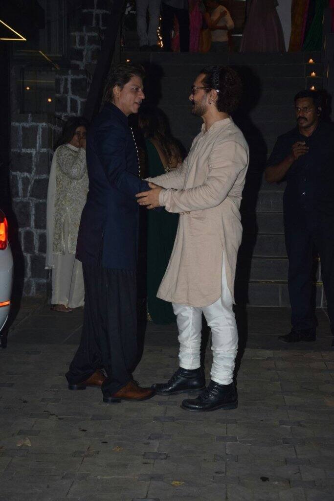 It was a delight to see Aamir himself greeting Shah Rukh at the party