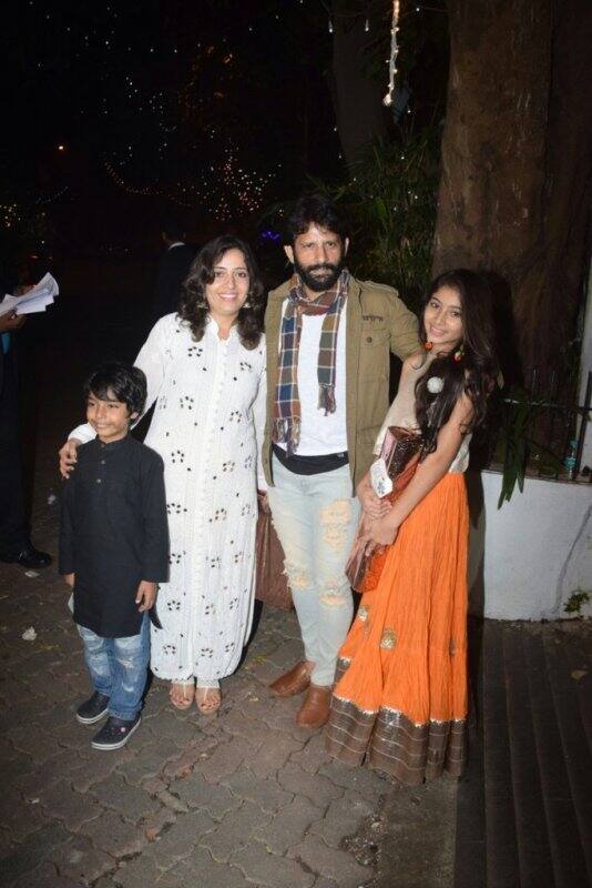 Actor Raj Arjun who played Zaria Wasim's onscreen father with his family