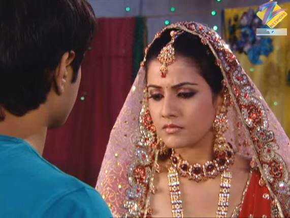 Smriti Kalra who was first seen in lead role of 'Simmi' in Zee TV show '12/24 Karol Bagh' has just opened up on her dating reports with Shivin. [Pic: Zee TV]