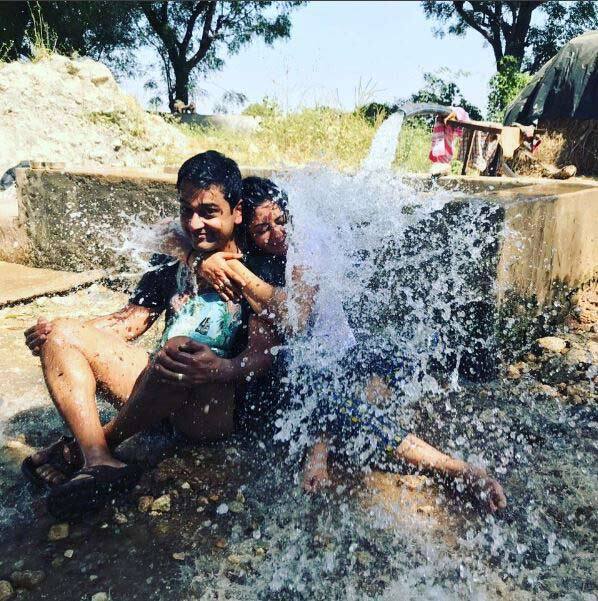 On the occasion of Diwali, Ronnit shared this romantic picture with Kavita and wrote - 