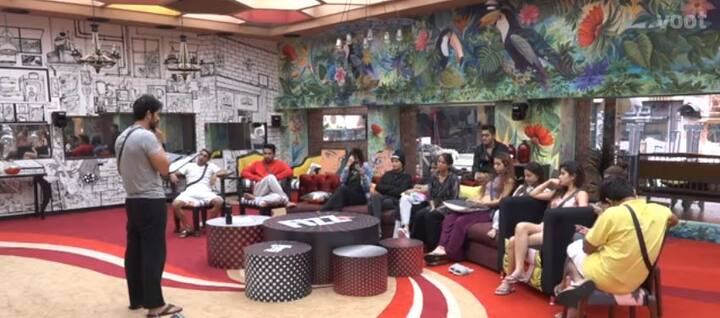 This week 5 contestants were nominated for eviction. They were Hina Khan, Luv Tyagi, Sapna Choudhary, Akash Dadlani & Puneesh Sharma. (Photo: Colors)