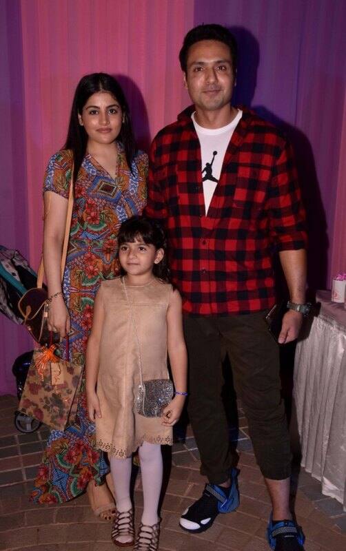 Iqbal Khan wit wife and daughter
