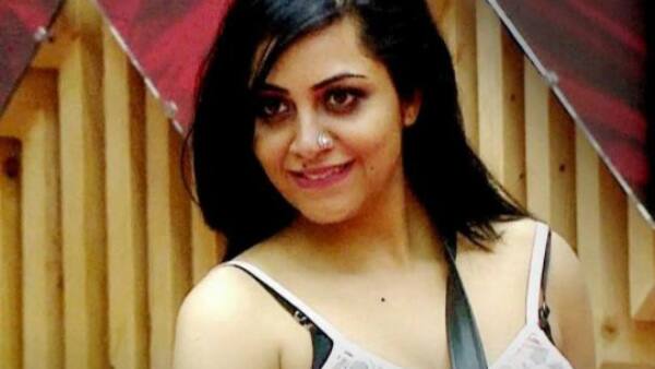 Bigg Boss 11: Arshi Khan has over 10 CRIMINAL cases against her & is FAKING her age on show? Bigg Boss 11: Arshi Khan has over 10 CRIMINAL cases against her & is FAKING her age on show?