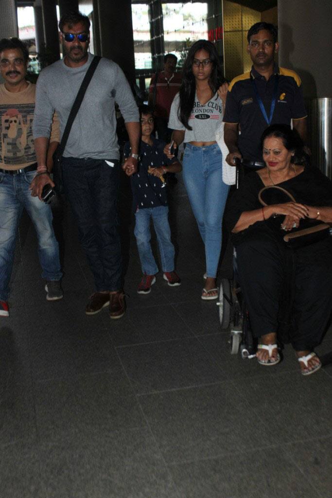 All eyes were on 14 yr old Nysa who's currently studying in Singapore and had come home for Diwali vacations.